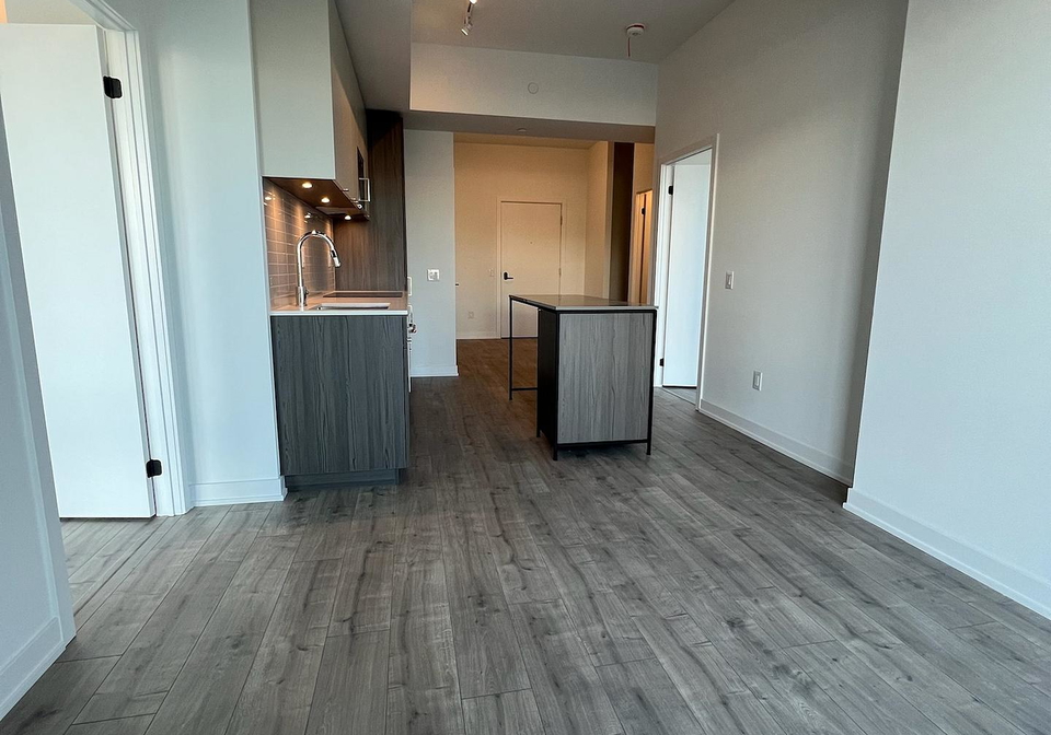 220-missinnihe-way-mississauga-ontario-w12391945