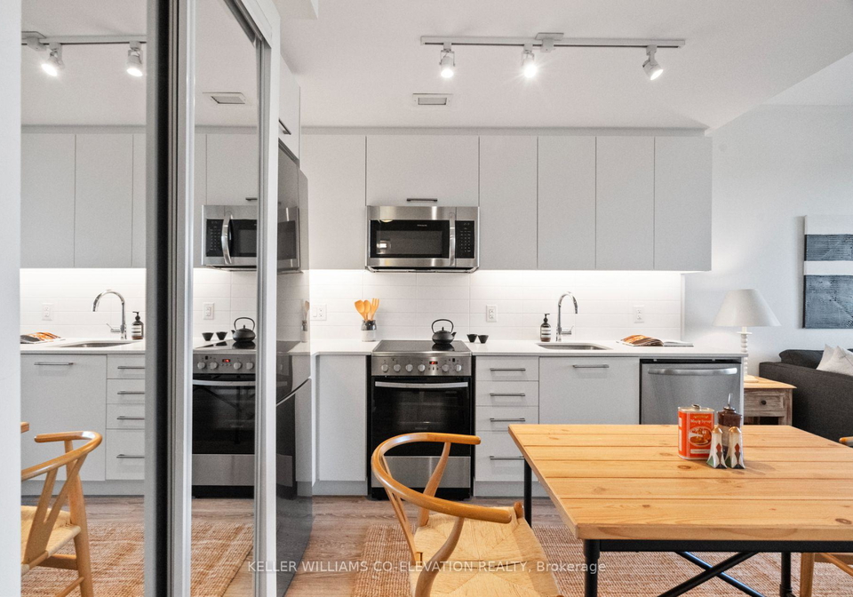 1-neighbourhood-lane-etobicoke-ontario-w12392961