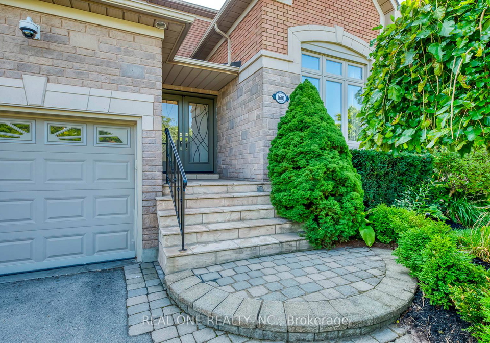 1601-bayshire-drive-oakville-ontario-w12393476