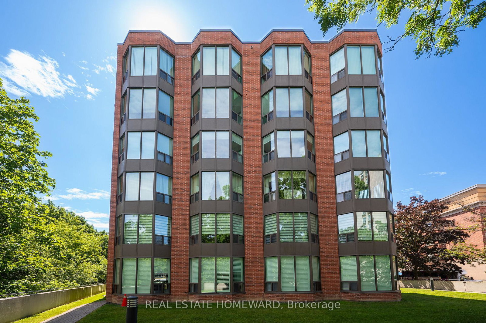 2121-lakeshore-road-burlington-ontario-w12393816