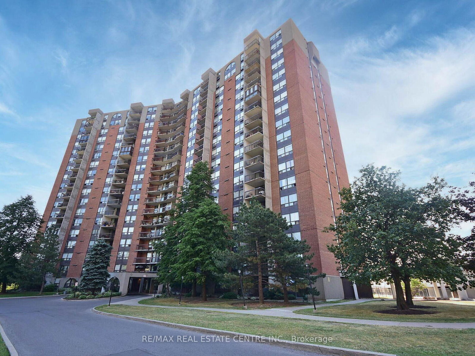 50-valley-boulevard-mississauga-ontario-w12394008
