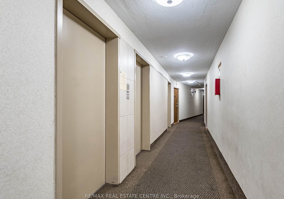 50-valley-boulevard-mississauga-ontario-w12394008