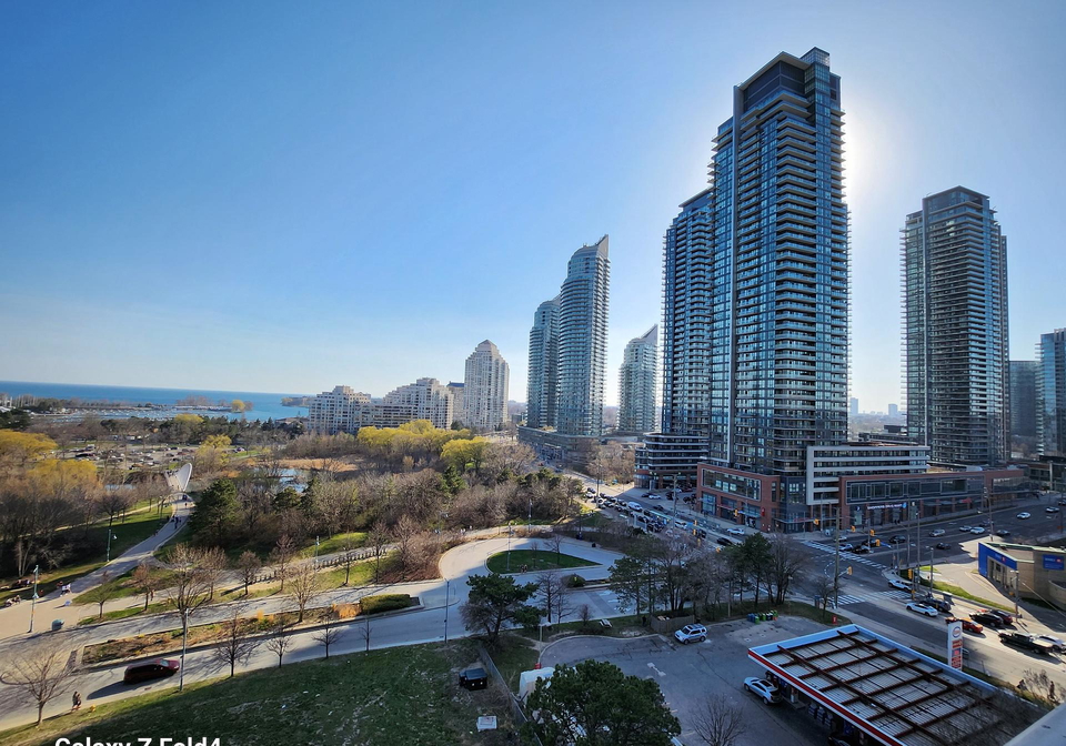 30-shore-breeze-drive-etobicoke-ontario-w12395173