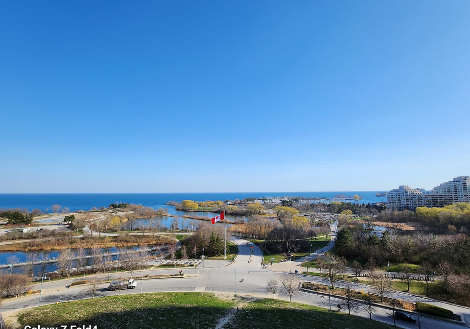 30-shore-breeze-drive-etobicoke-ontario-w12395173