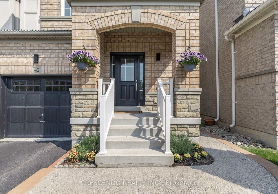 42-napoleon-crescent-brampton-ontario-w12395535