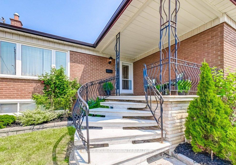 52-whitburn-crescent-york-ontario-w12395869