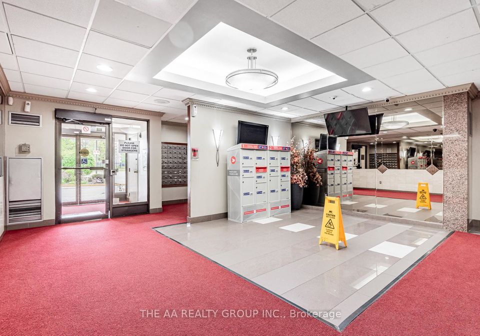 21-markbrook-lane-e-etobicoke-ontario-w12396193