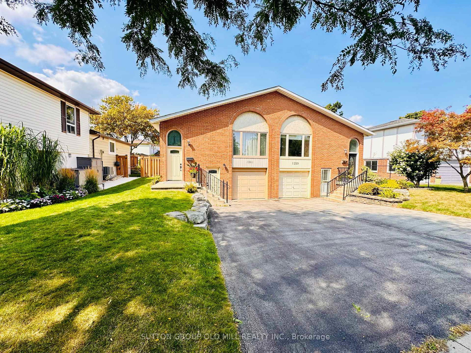 1261-consort-crescent-burlington-ontario-w12396614