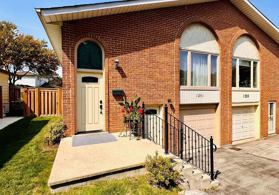 1261-consort-crescent-burlington-ontario-w12396614