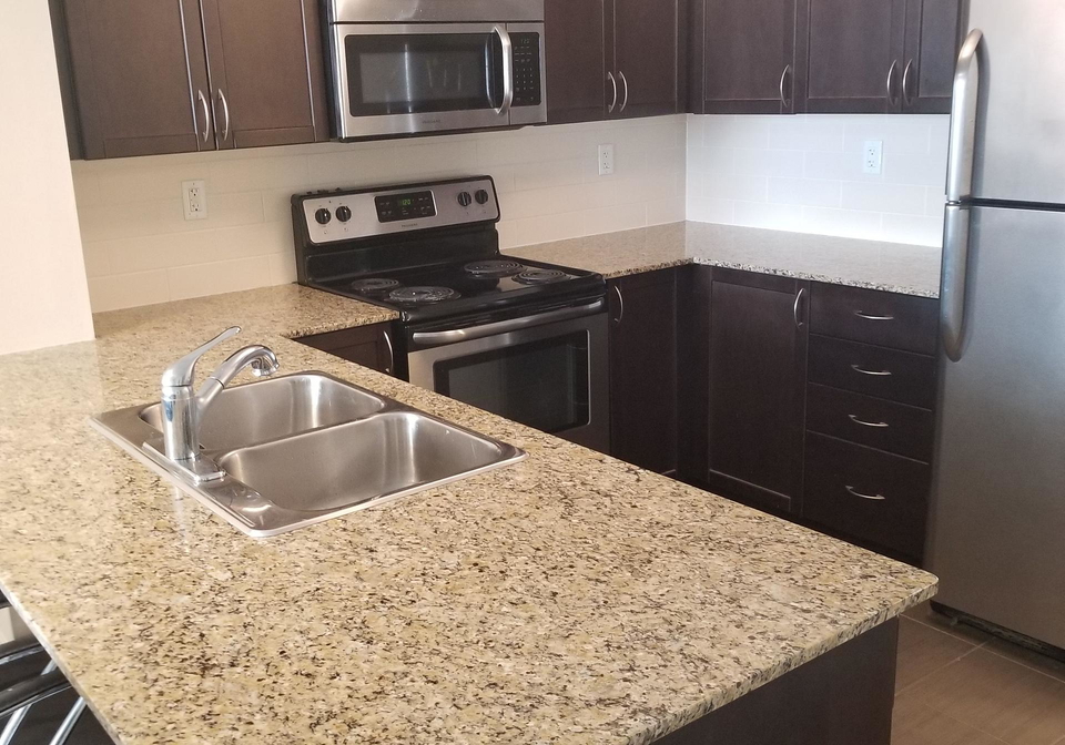 816-lansdowne-avenue-toronto-ontario-w12396776