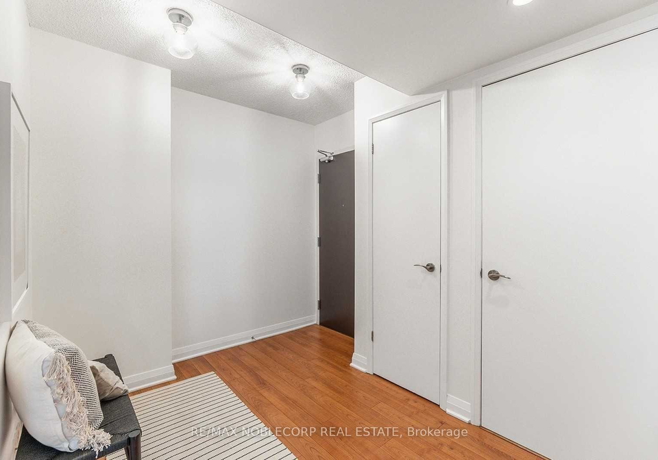 5-valhalla-inn-road-etobicoke-ontario-w12396821