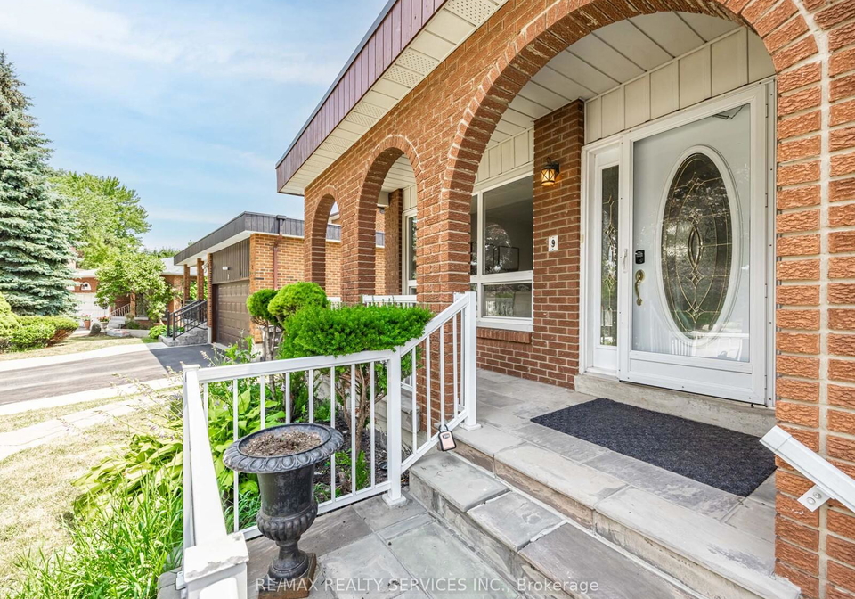 9-garview-court-etobicoke-ontario-w12397357