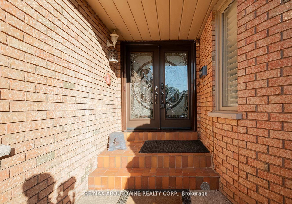 1398-winterbourne-drive-oakville-ontario-w12397853