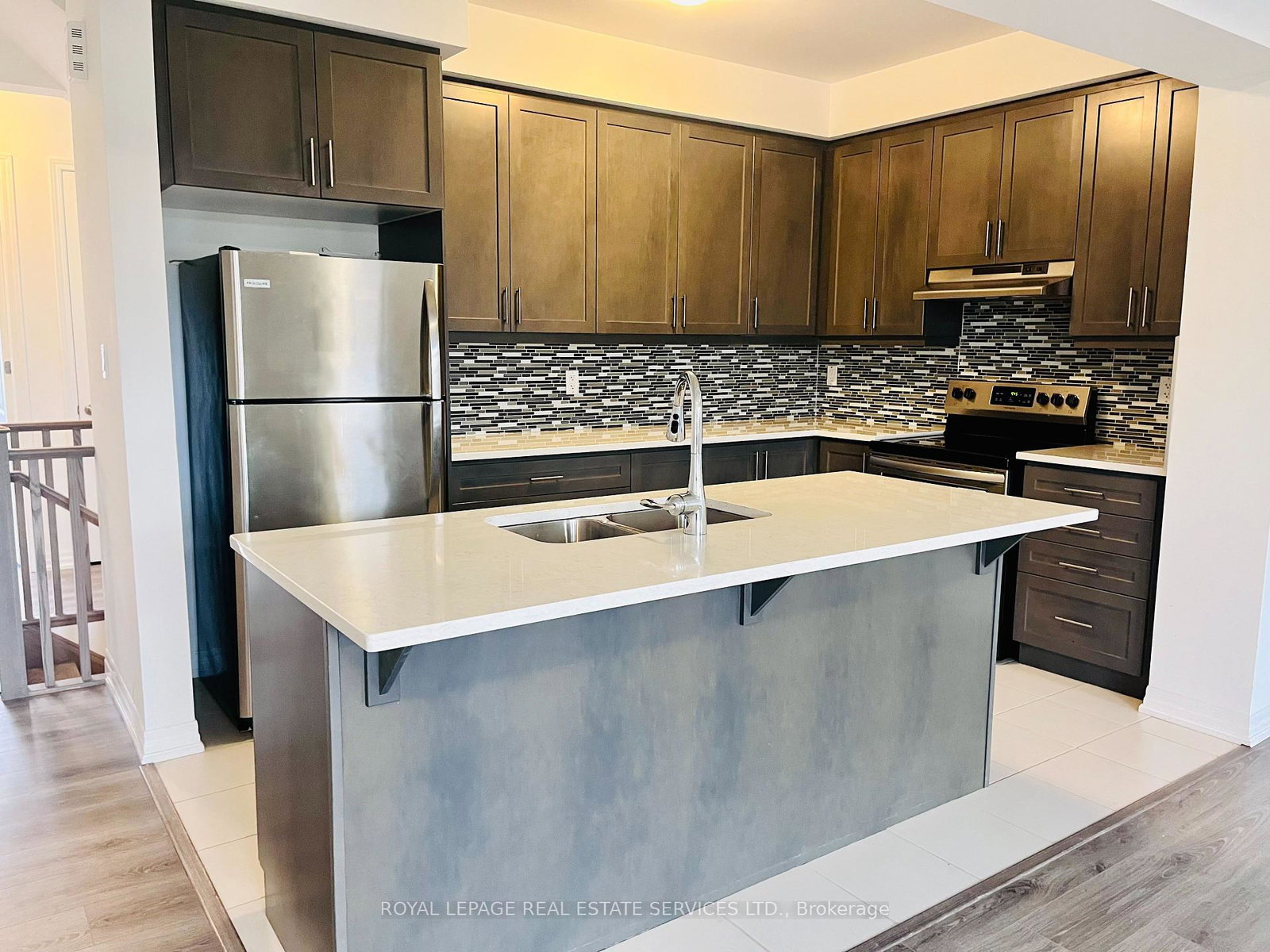 124-burnhamthorpe-road-e-oakville-ontario-w12399088