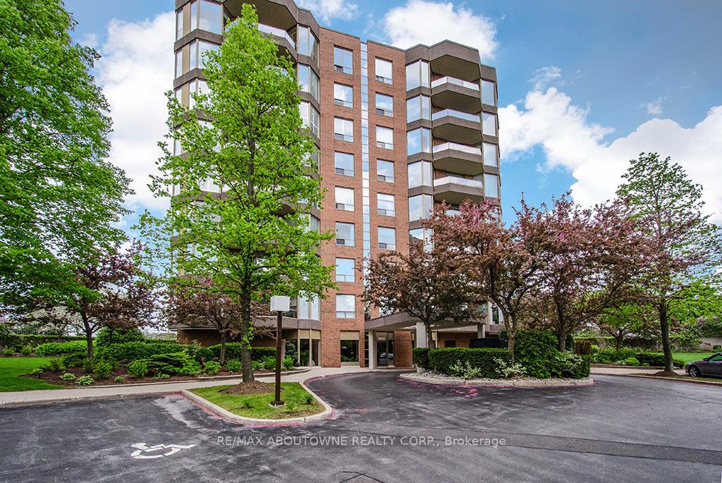 1903-pilgrims-way-oakville-ontario-w12399552