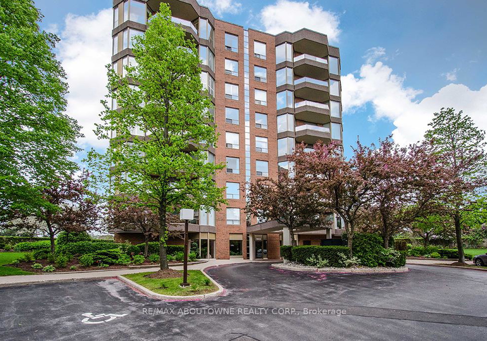 1903-pilgrims-way-oakville-ontario-w12399552