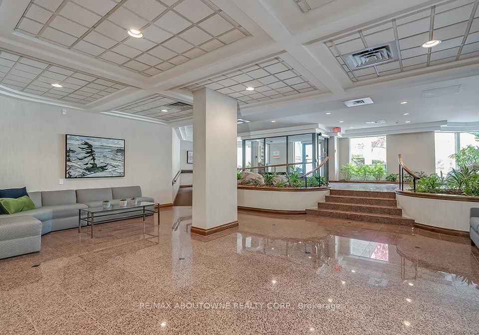 1903-pilgrims-way-oakville-ontario-w12399552