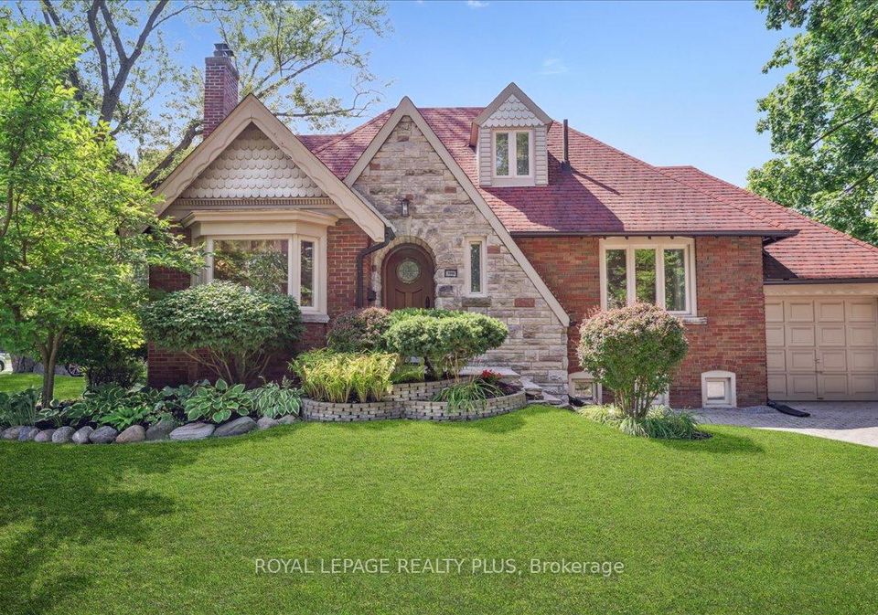 1048-royal-york-road-etobicoke-ontario-w12399587