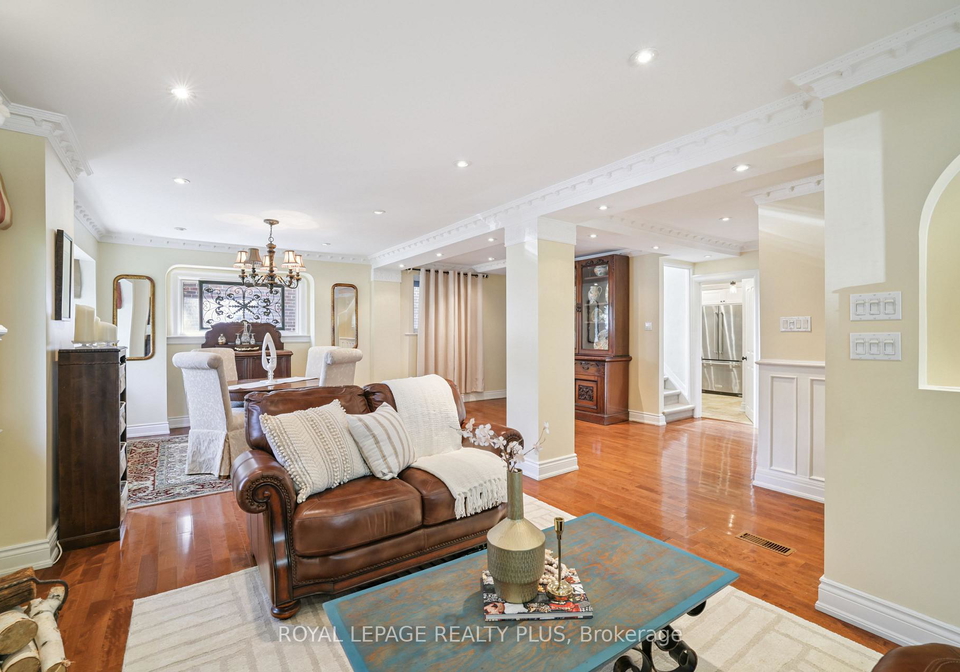 1048-royal-york-road-etobicoke-ontario-w12399587