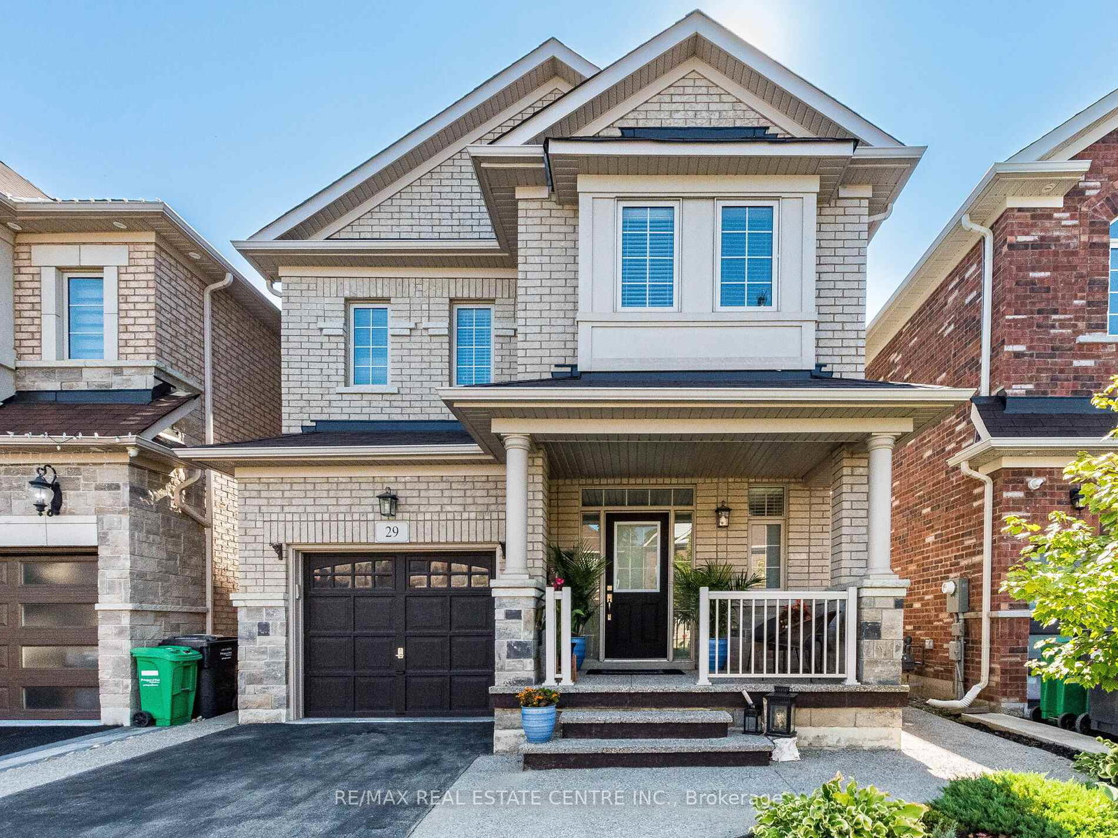 29-masken-circle-brampton-ontario-w12399751