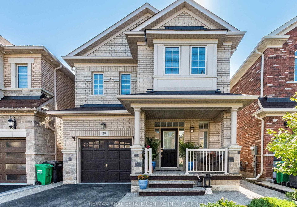 29-masken-circle-brampton-ontario-w12399751