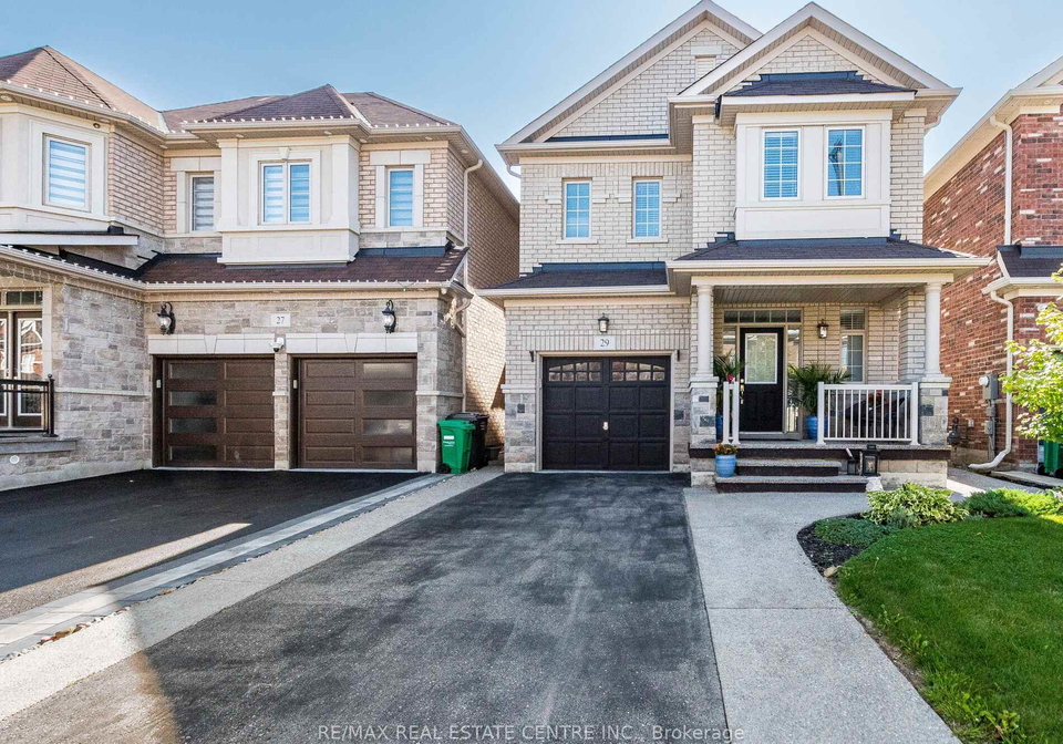 29-masken-circle-brampton-ontario-w12399751