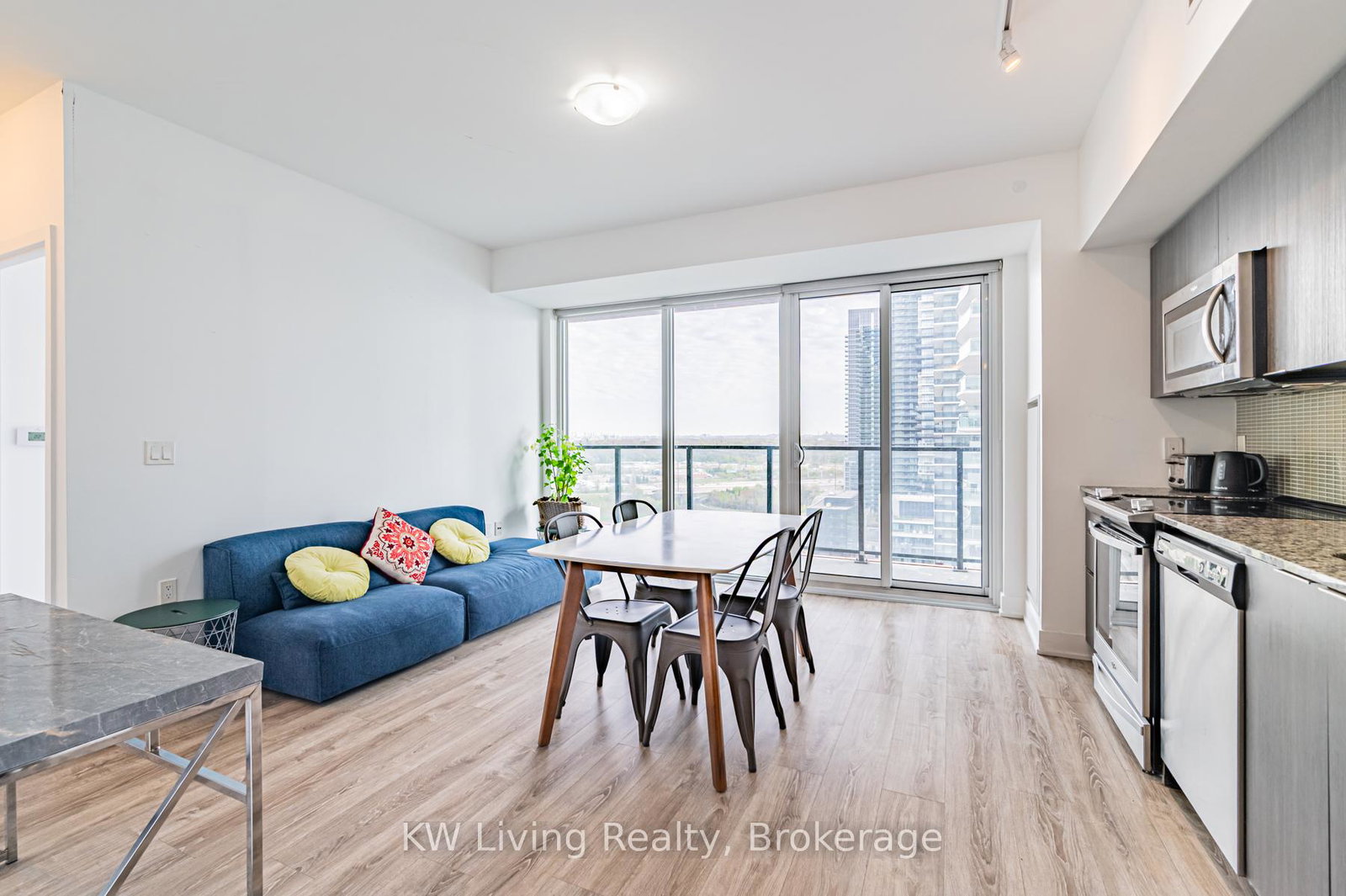 30-shore-breeze-drive-etobicoke-ontario-w12400431