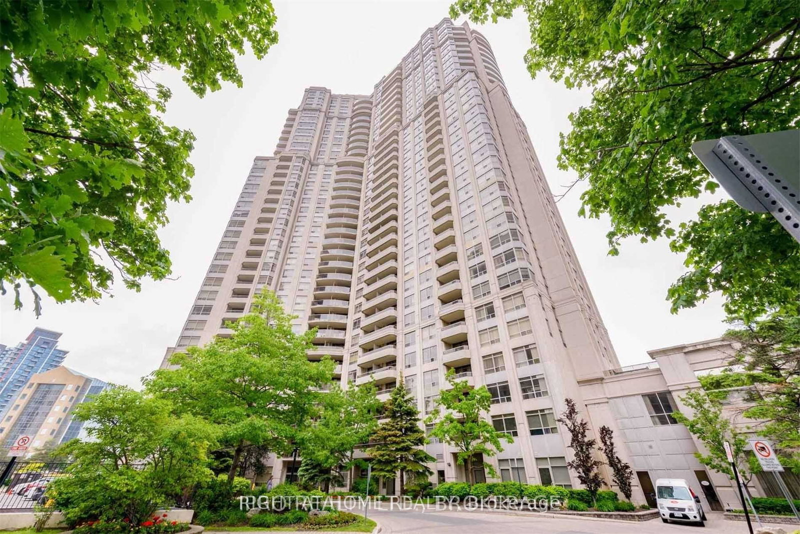 35-kingsbridge-garden-circle-mississauga-ontario-w12401170