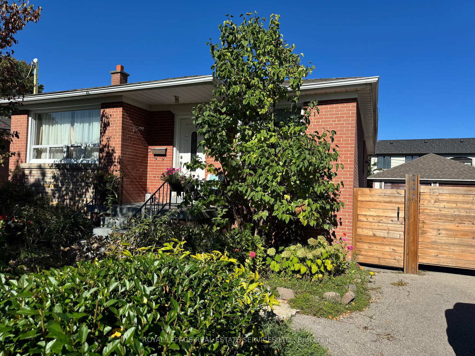 447-sandmere-place-oakville-ontario-w12401509