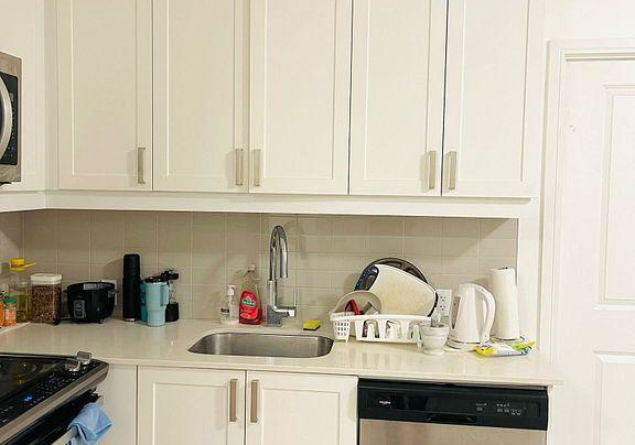 8-nahani-way-mississauga-ontario-w12401531