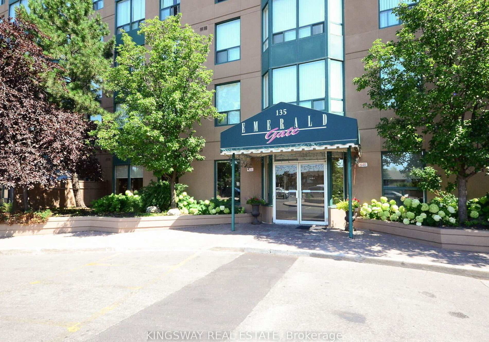 135-hillcrest-avenue-mississauga-ontario-w12401829