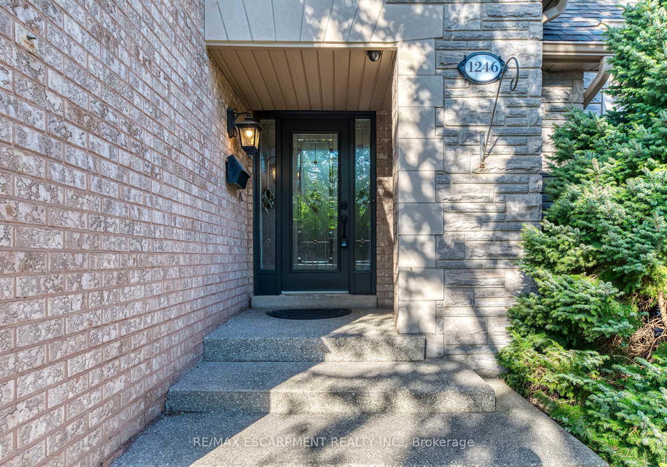 1246-saddler-circle-oakville-ontario-w12401977
