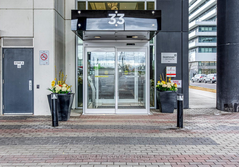 33-shore-breeze-drive-etobicoke-ontario-w12402055