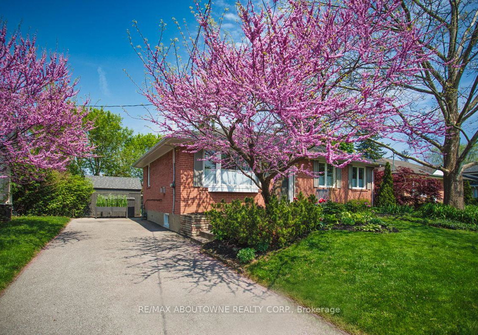 583-taplow-crescent-w-oakville-ontario-w12403469