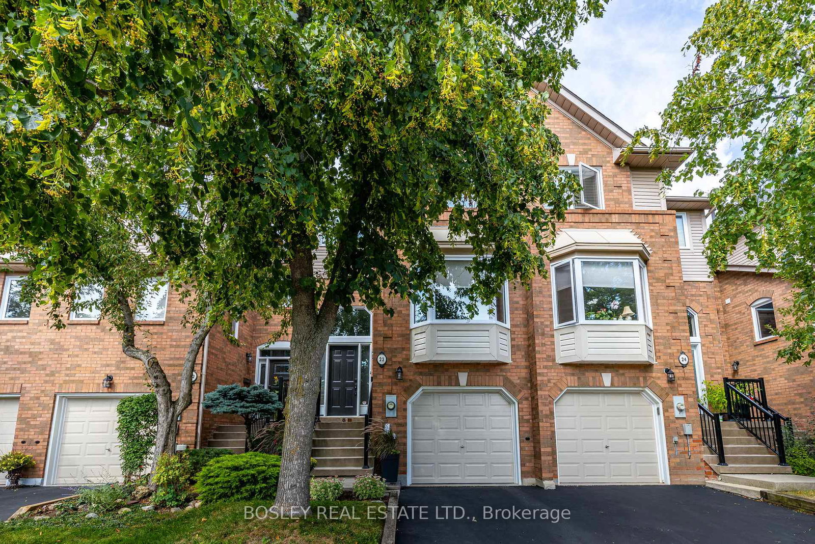 2051-merchants-gate-oakville-ontario-w12403987