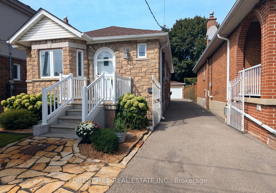 34-rotherham-avenue-toronto-ontario-w12404225