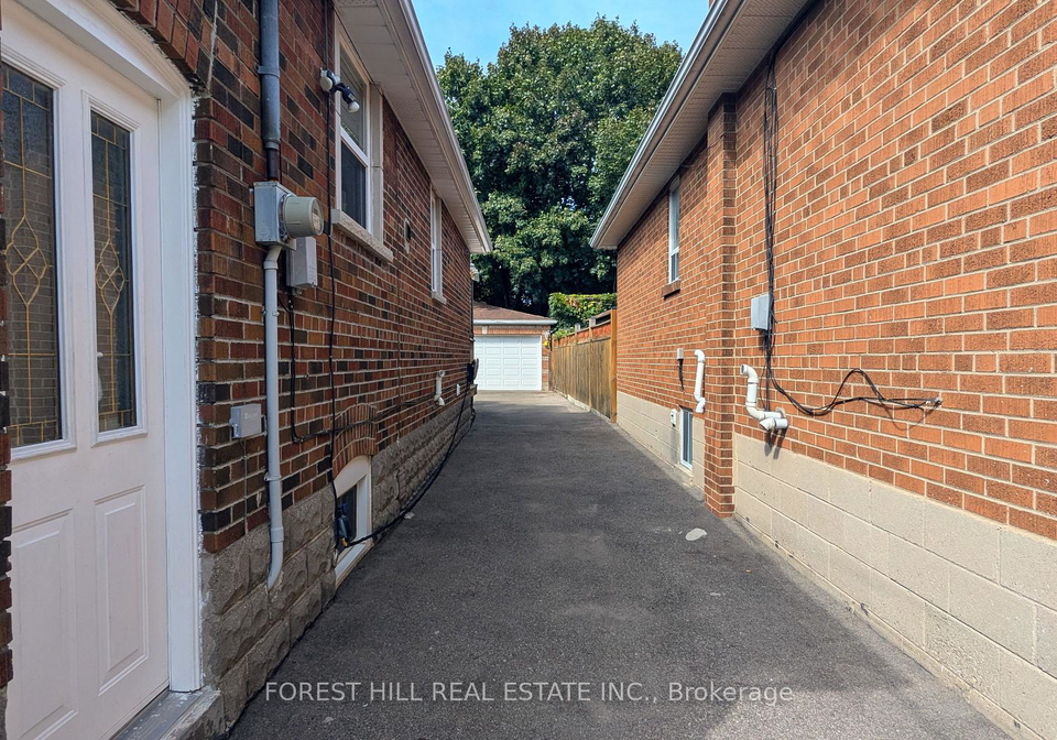 34-rotherham-avenue-toronto-ontario-w12404225