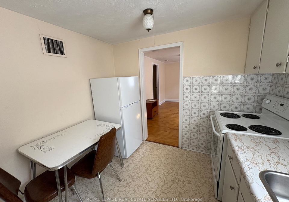 581-mc-roberts-avenue-toronto-ontario-w12404953