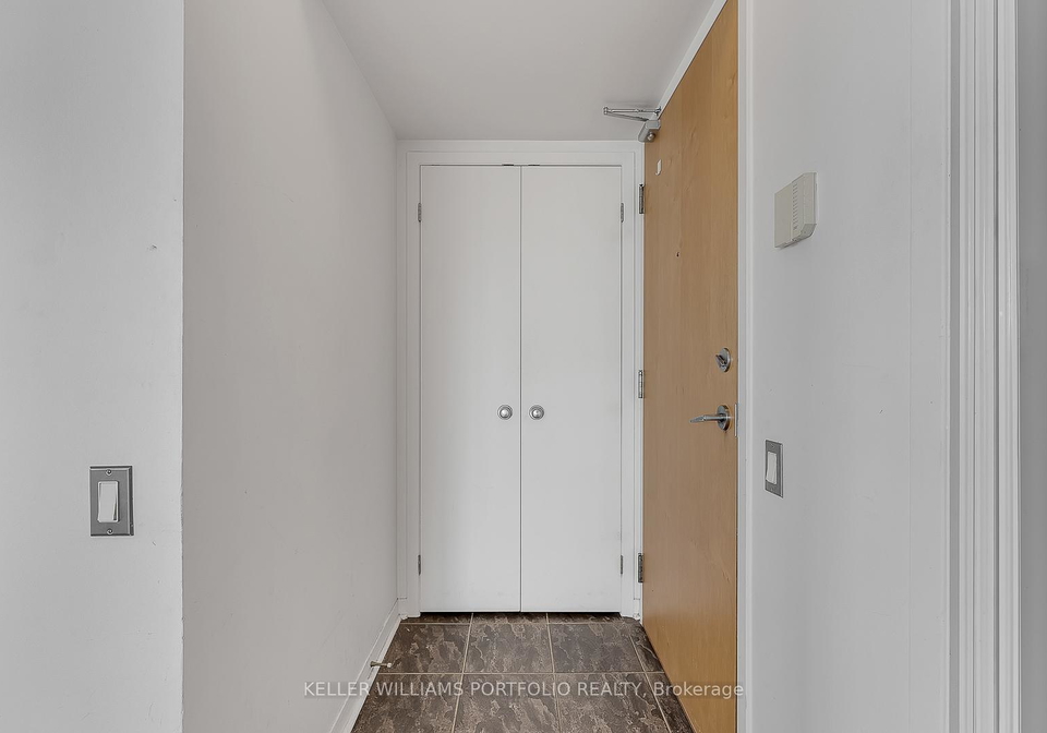 1040-the-queensway-avenue-w-etobicoke-ontario-w12405177