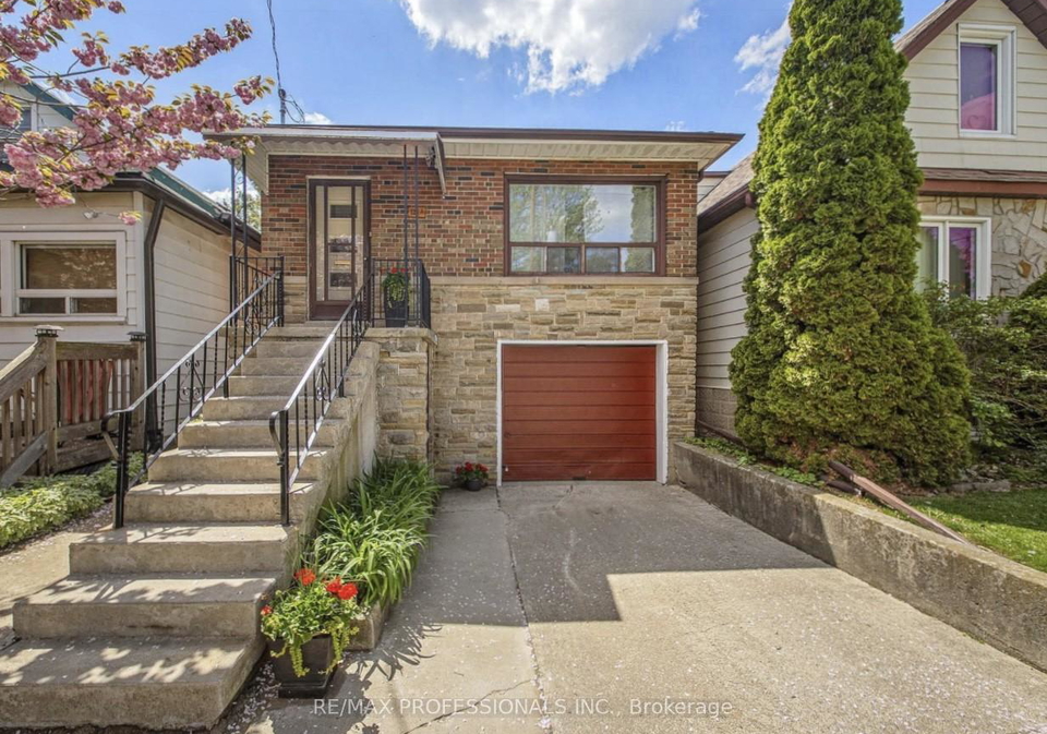 126a-sixteenth-street-etobicoke-ontario-w12405849