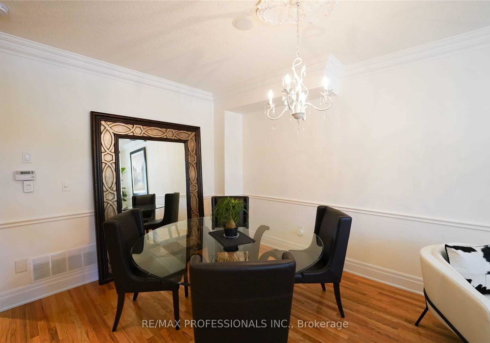 137-st-lawrence-drive-mississauga-ontario-w12406341
