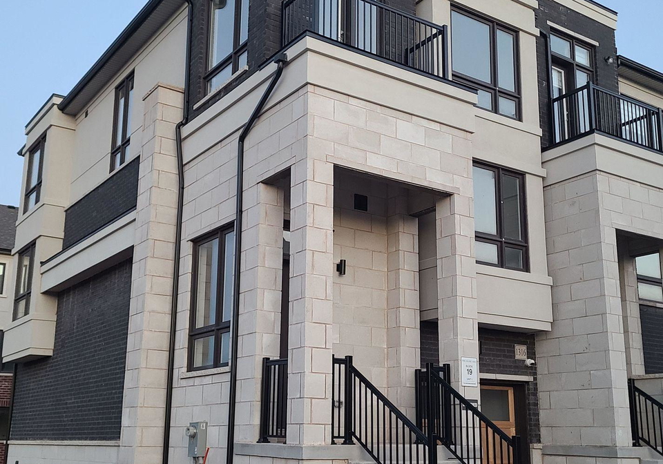 1316-shevchenko-boulevard-oakville-ontario-w12407597