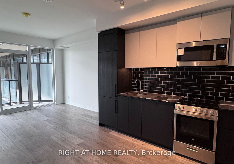 285-dufferin-street-toronto-ontario-w12407957