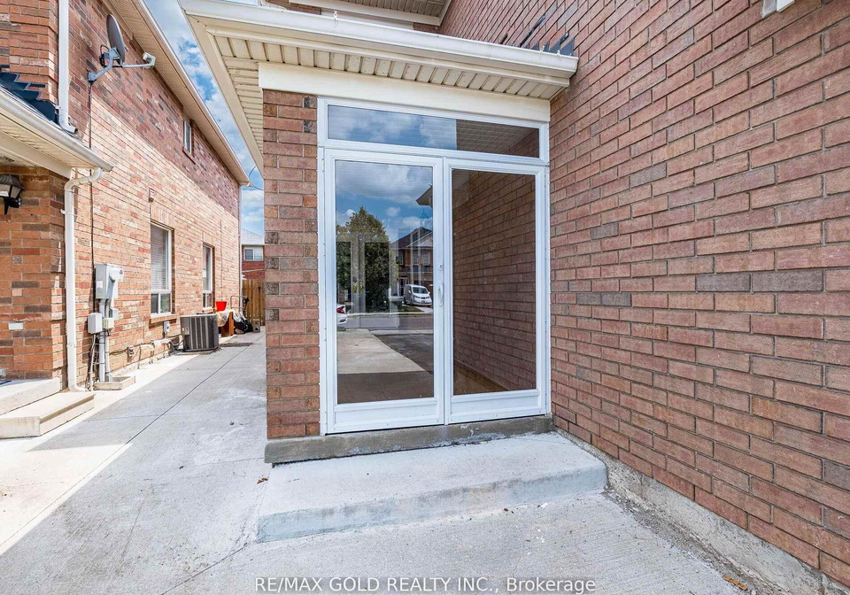 35-garibaldi-drive-brampton-ontario-w12408167