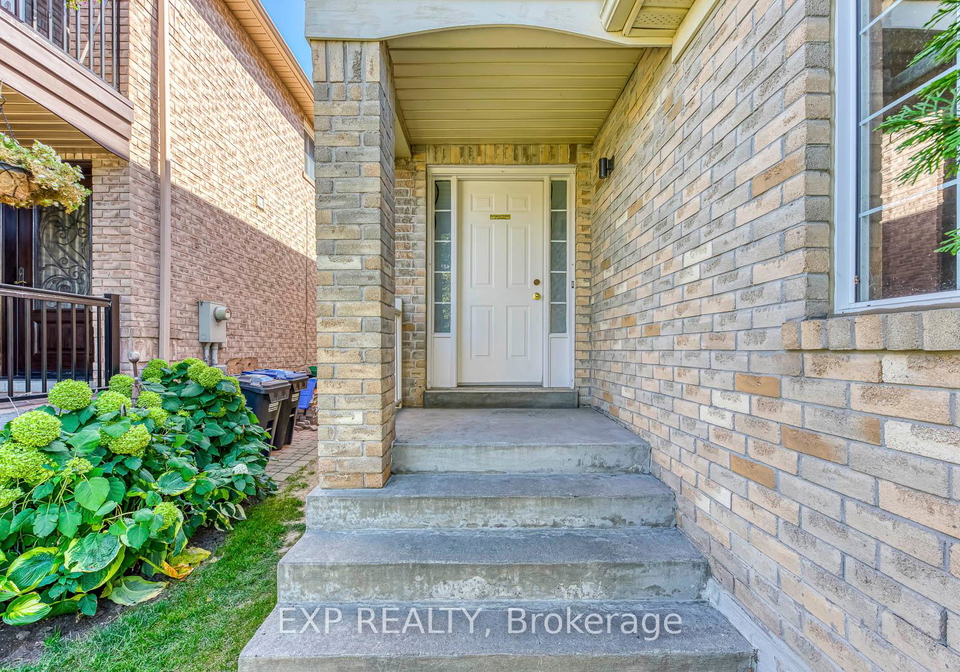 7135-magistrate-terrace-mississauga-ontario-w12411103