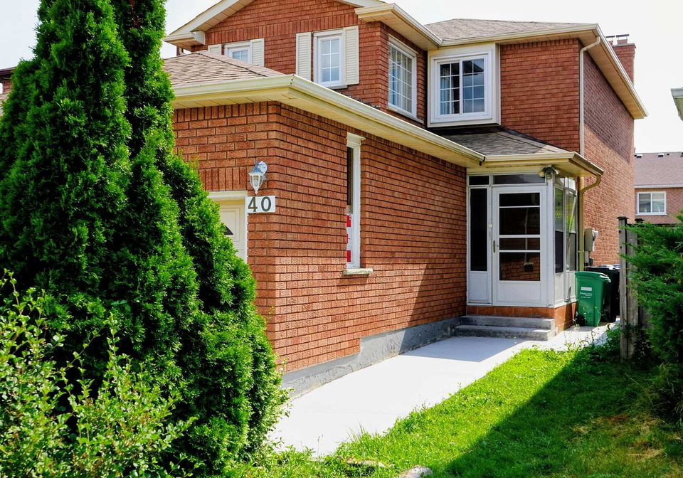 40-kentucky-drive-brampton-ontario-w12411486