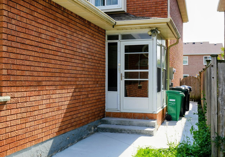 40-kentucky-drive-brampton-ontario-w12411486