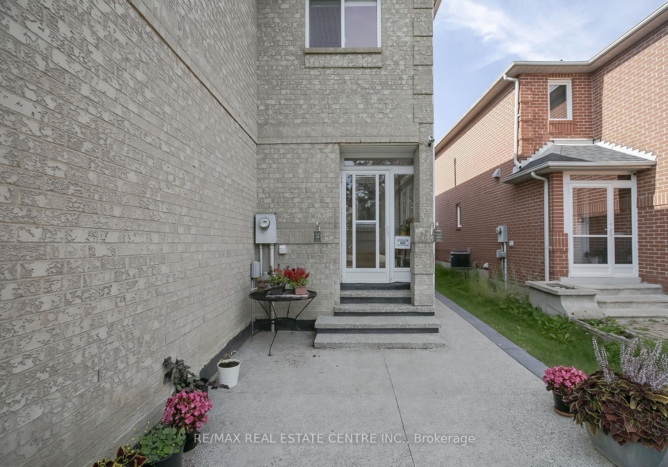 5600-cortina-crescent-mississauga-ontario-w12413740