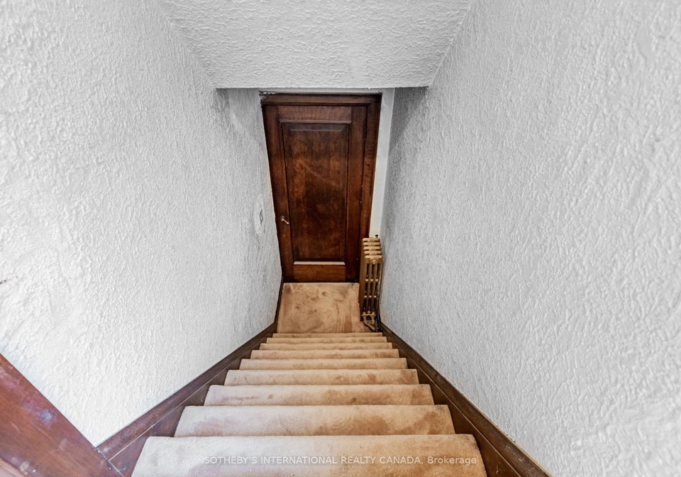 2-larkin-avenue-toronto-ontario-w12413870