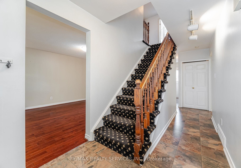 34-peel-village-parkway-brampton-ontario-w12414488